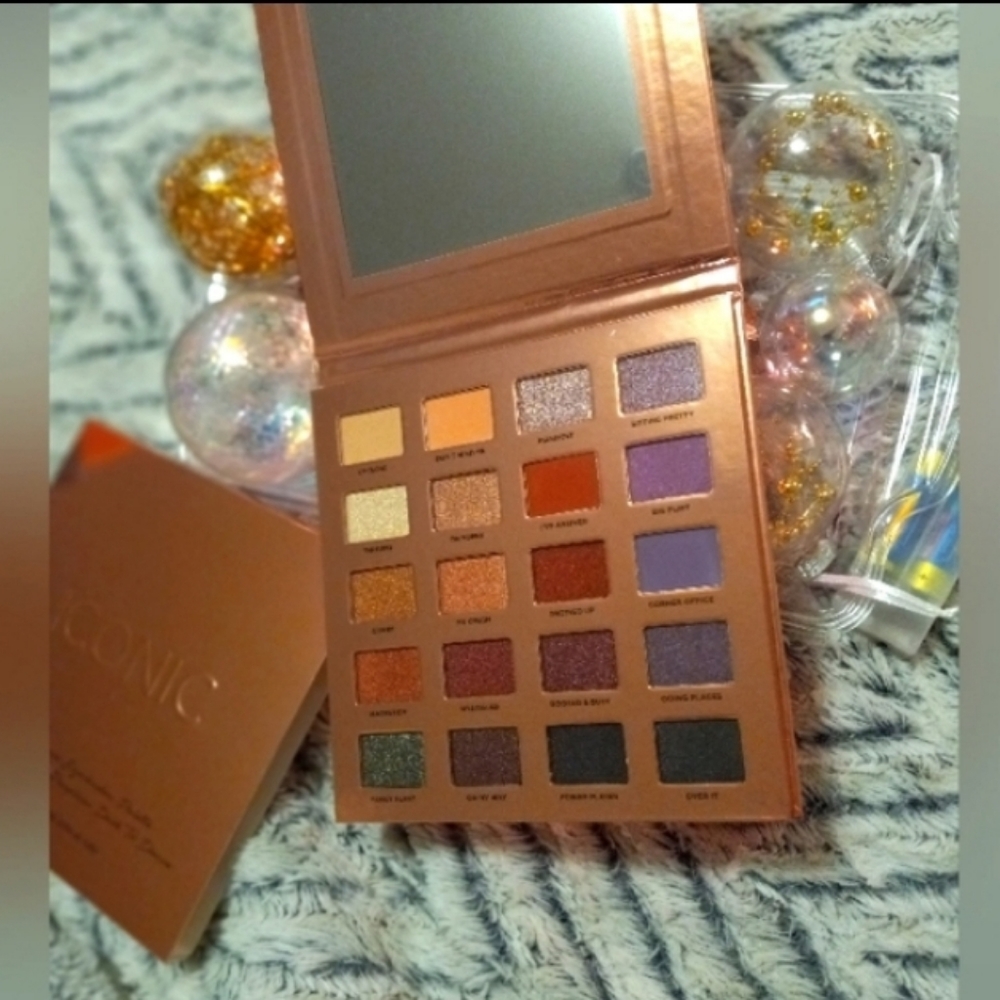 Iconic London Desk to Dance Eyeshadow Palette